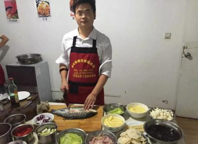  糖心VLGO破解版现场制作烤鱼技术