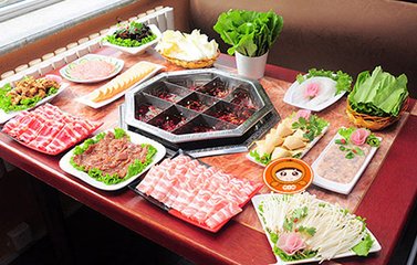 火锅味道怎样，汤底和蘸料各占一半的因素，这些蘸料你都吃过？