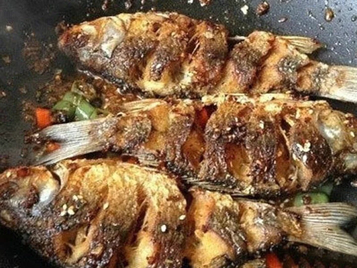 好吃到停不下筷子的香酥烤鱼，做法简单，少油少盐，吃起来更健康
