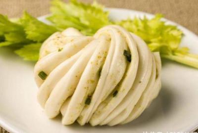 面食如此做才简单，不发面、不用煮，比馒头好吃，比花卷有嚼劲