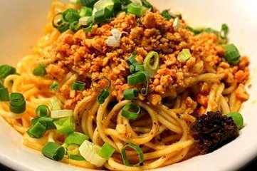 陕西面食好吃的诀窍在这，油泼辣子做的好，面食咋做都好吃！